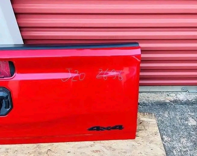 Laramie Tailgate View 2